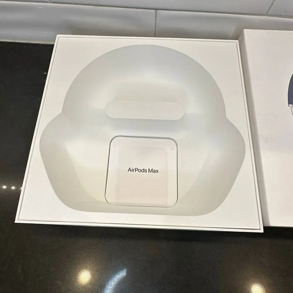 AirPods Max Box